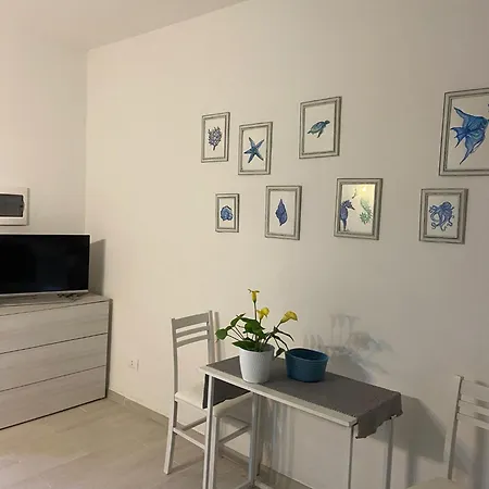Casa Smeralda: Con Giardino E Vicino Al Mare Casa vacanze Punta Molara