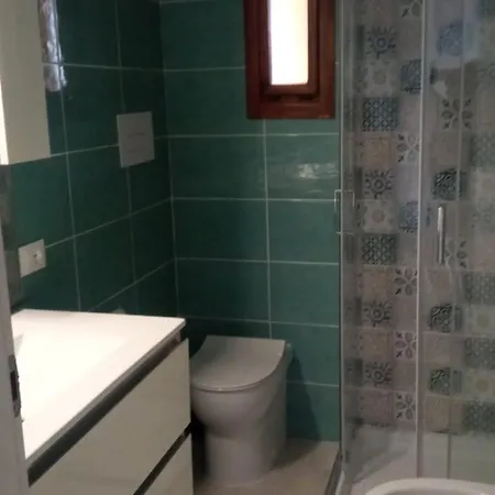 Casa Smeralda: Con Giardino E Vicino Al Mare Semesterbostad *